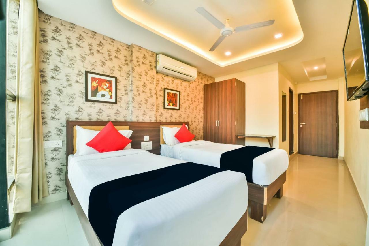 Golden Feather Hotel Udaipur Exterior foto
